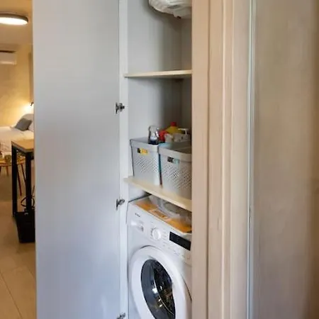 Apo-zachari Elegant Larissa