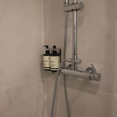 Apo-zachari Elegant شقة *