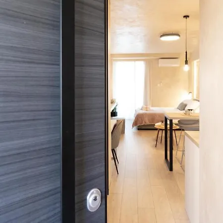 Apo-zachari Elegant * Larissa