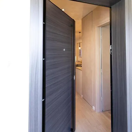 Apo-zachari Elegant * Larissa