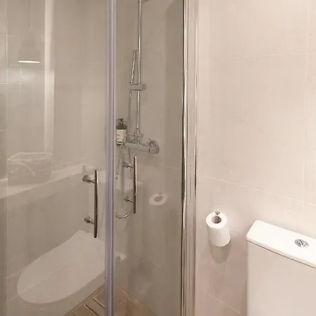 Apo-zachari Elegant لاريسا